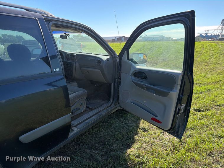 image for item FT7534 2003 Chevrolet Trailblazer SUV