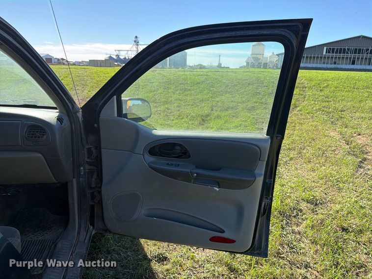 image for item FT7534 2003 Chevrolet Trailblazer SUV