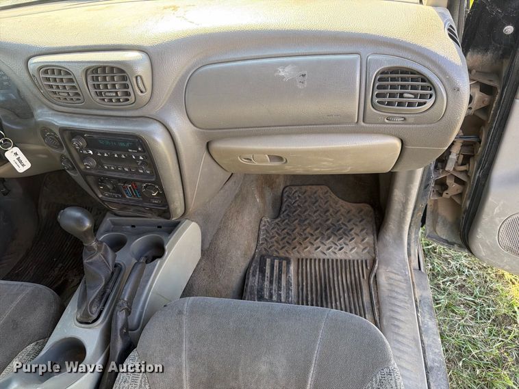 image for item FT7534 2003 Chevrolet Trailblazer SUV