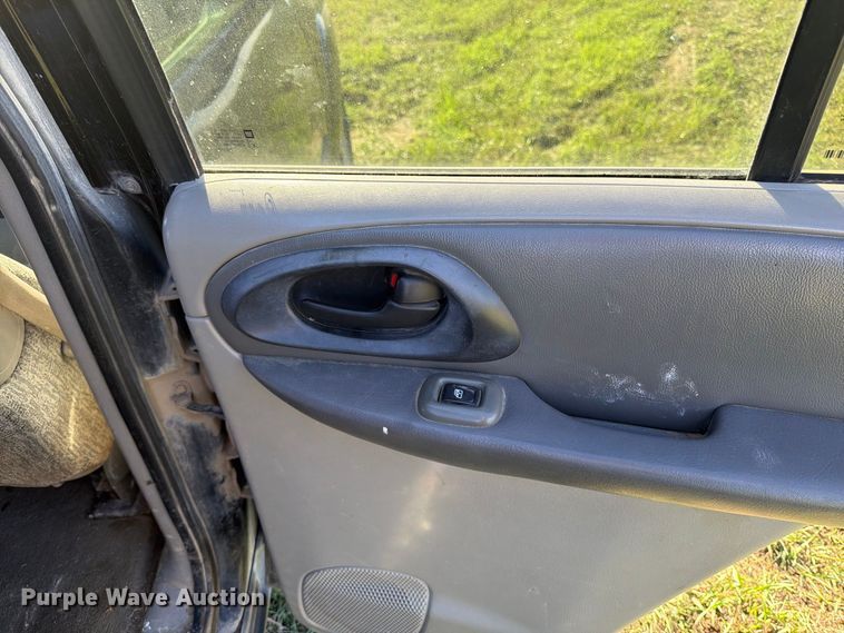 image for item FT7534 2003 Chevrolet Trailblazer SUV