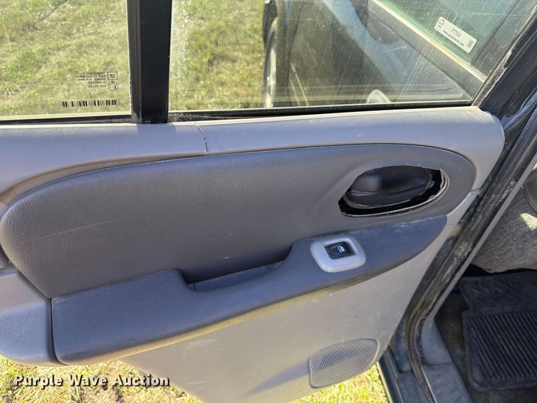 image for item FT7534 2003 Chevrolet Trailblazer SUV
