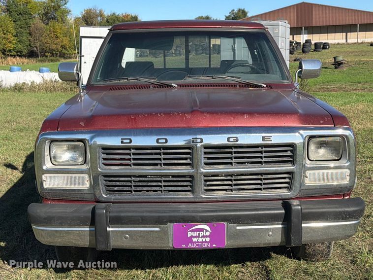 image for item FT7535 1993 Dodge W150 pickup truck