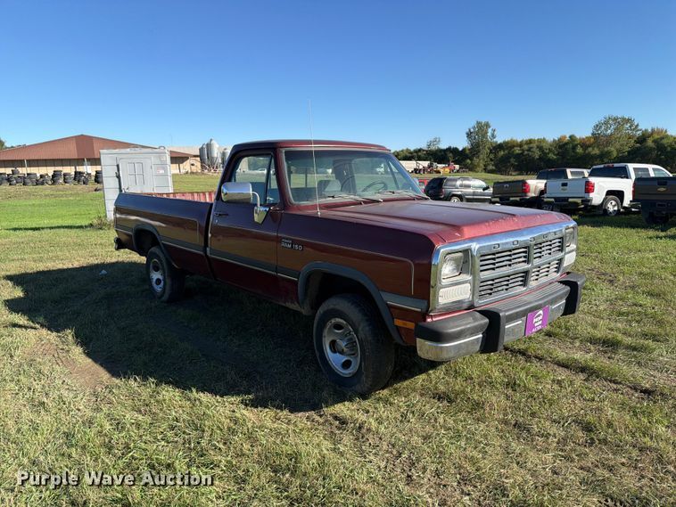 image for item FT7535 1993 Dodge W150 pickup truck