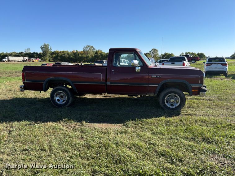 image for item FT7535 1993 Dodge W150 pickup truck
