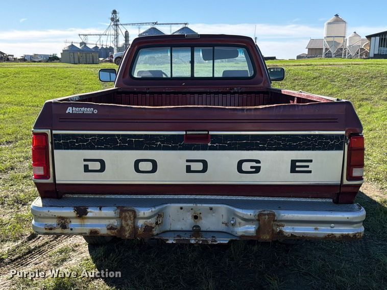 image for item FT7535 1993 Dodge W150 pickup truck