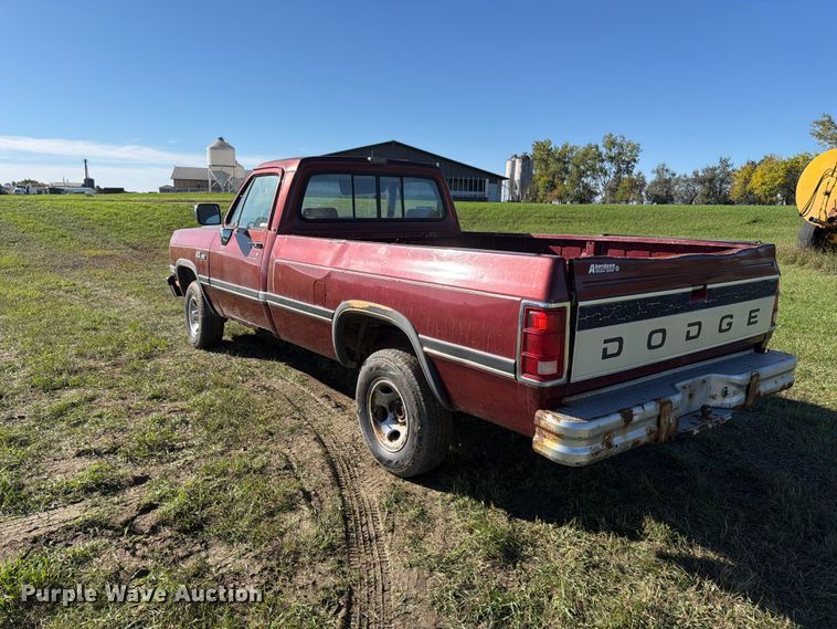 image for item FT7535 1993 Dodge W150 pickup truck