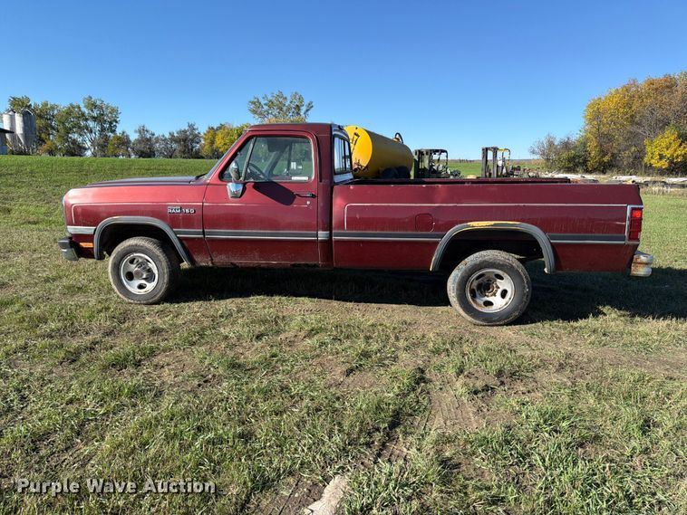 image for item FT7535 1993 Dodge W150 pickup truck