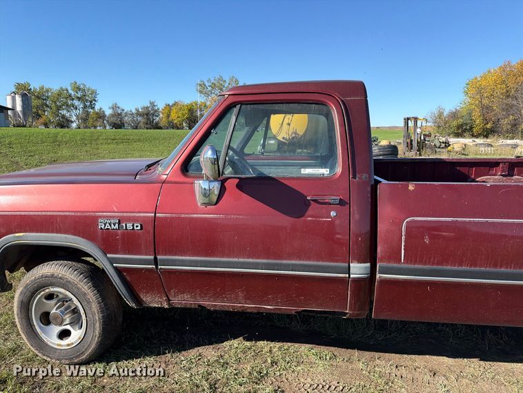 image for item FT7535 1993 Dodge W150 pickup truck