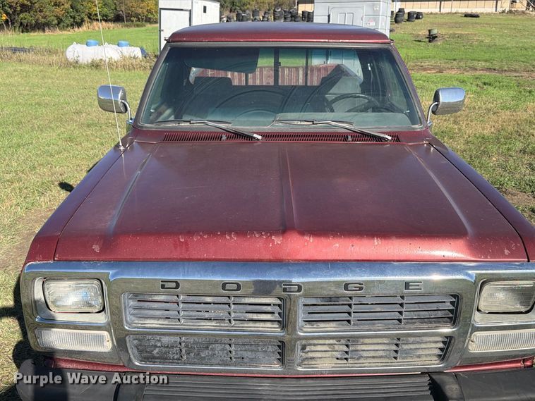 image for item FT7535 1993 Dodge W150 pickup truck