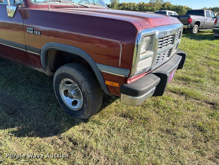 image for item FT7535 1993 Dodge W150 pickup truck
