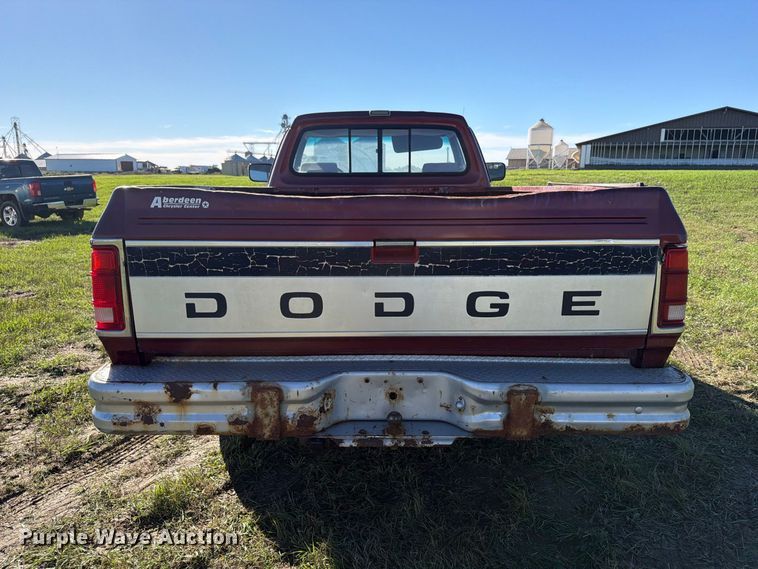 image for item FT7535 1993 Dodge W150 pickup truck