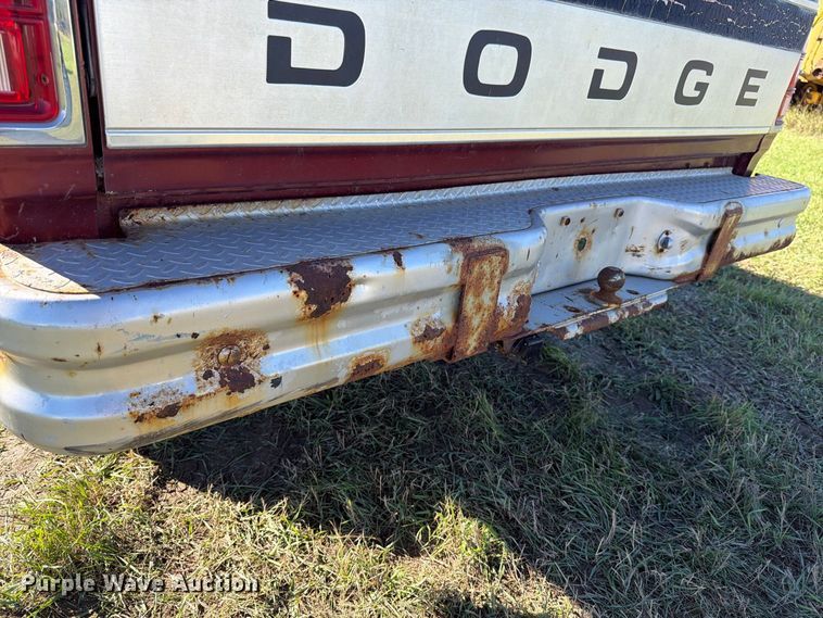 image for item FT7535 1993 Dodge W150 pickup truck