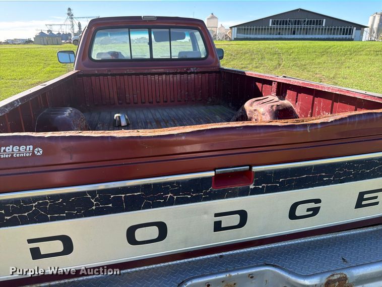 image for item FT7535 1993 Dodge W150 pickup truck