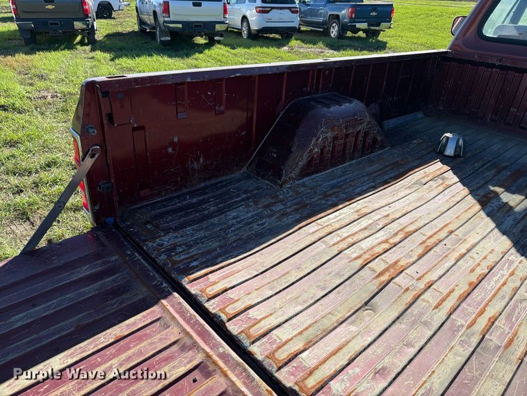 image for item FT7535 1993 Dodge W150 pickup truck