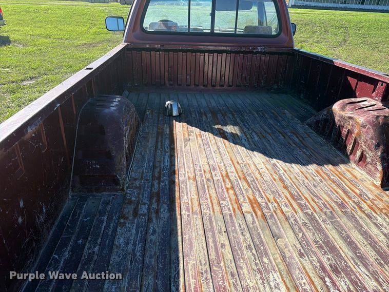 image for item FT7535 1993 Dodge W150 pickup truck