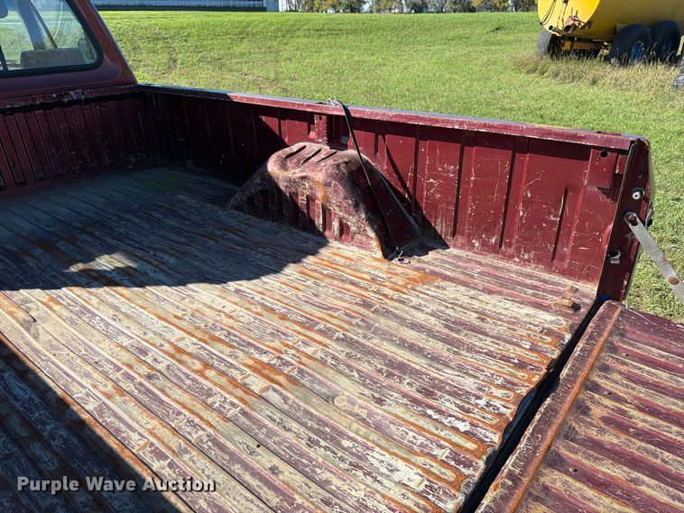 image for item FT7535 1993 Dodge W150 pickup truck