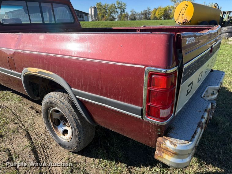 image for item FT7535 1993 Dodge W150 pickup truck