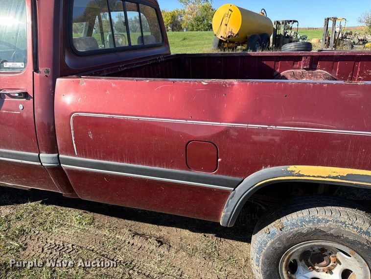 image for item FT7535 1993 Dodge W150 pickup truck