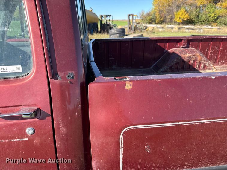 image for item FT7535 1993 Dodge W150 pickup truck