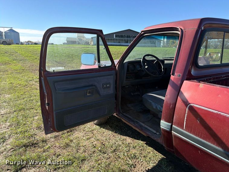 image for item FT7535 1993 Dodge W150 pickup truck