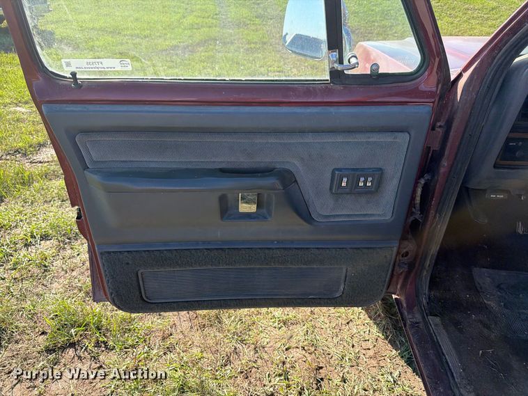 image for item FT7535 1993 Dodge W150 pickup truck