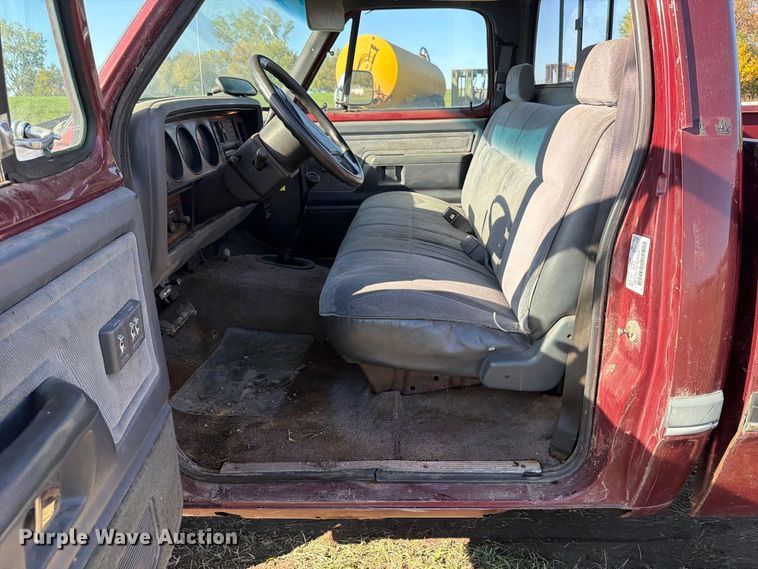 image for item FT7535 1993 Dodge W150 pickup truck