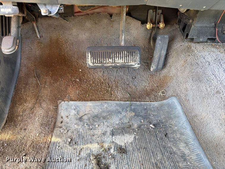 image for item FT7535 1993 Dodge W150 pickup truck