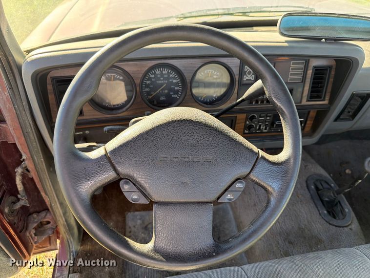 image for item FT7535 1993 Dodge W150 pickup truck