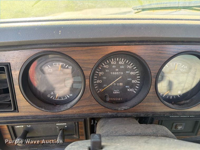 image for item FT7535 1993 Dodge W150 pickup truck