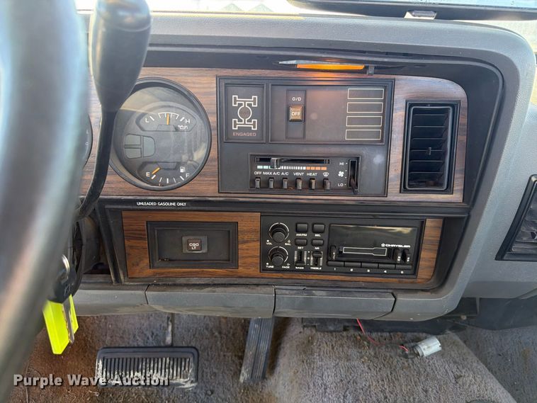 image for item FT7535 1993 Dodge W150 pickup truck