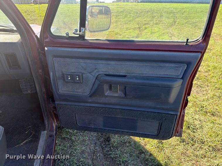 image for item FT7535 1993 Dodge W150 pickup truck