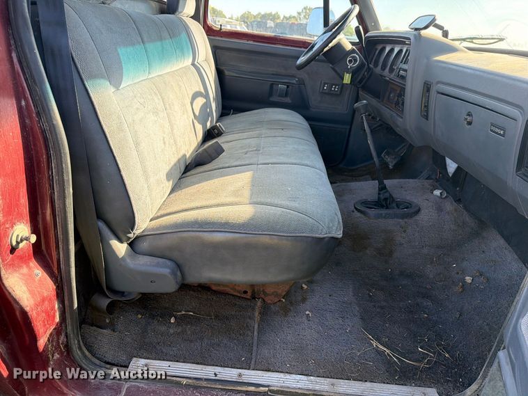 image for item FT7535 1993 Dodge W150 pickup truck