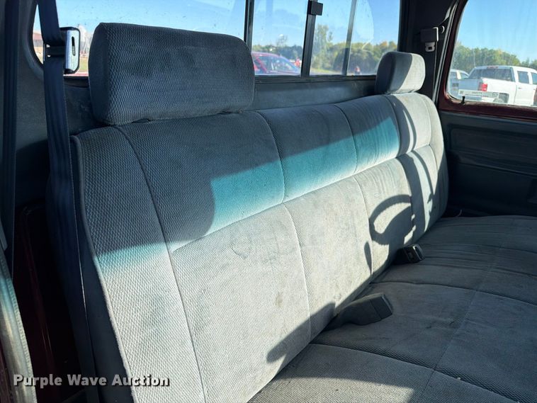 image for item FT7535 1993 Dodge W150 pickup truck