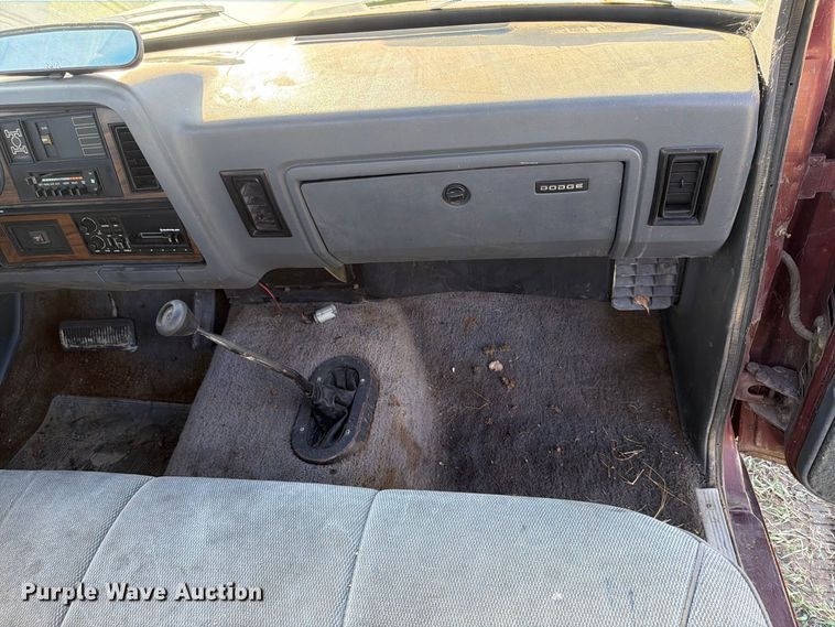 image for item FT7535 1993 Dodge W150 pickup truck