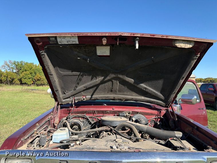 image for item FT7535 1993 Dodge W150 pickup truck