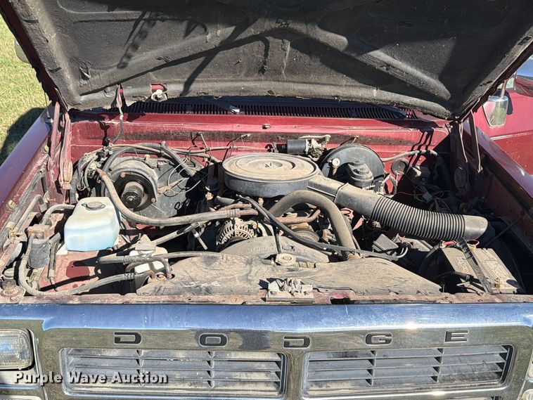image for item FT7535 1993 Dodge W150 pickup truck