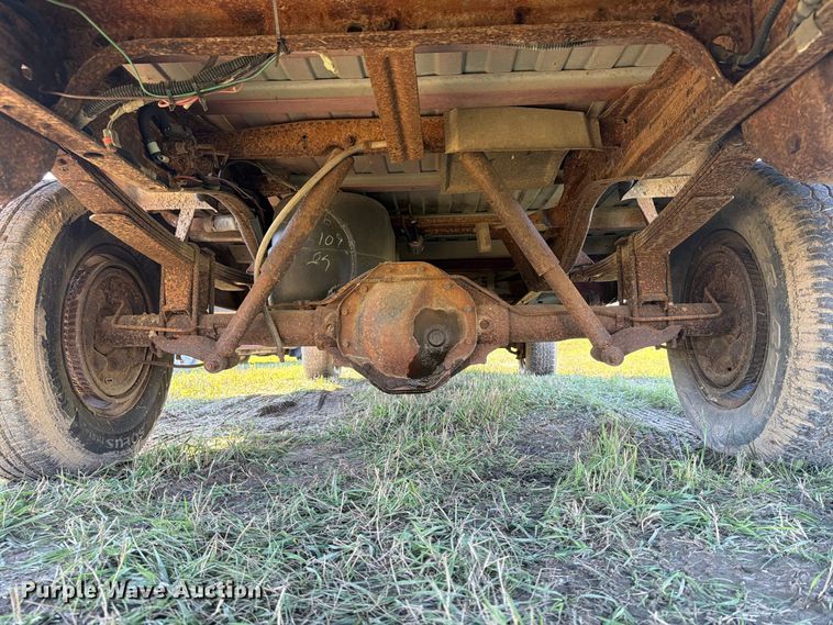image for item FT7535 1993 Dodge W150 pickup truck