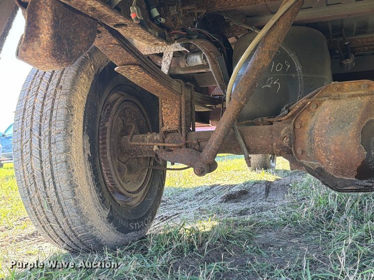 image for item FT7535 1993 Dodge W150 pickup truck