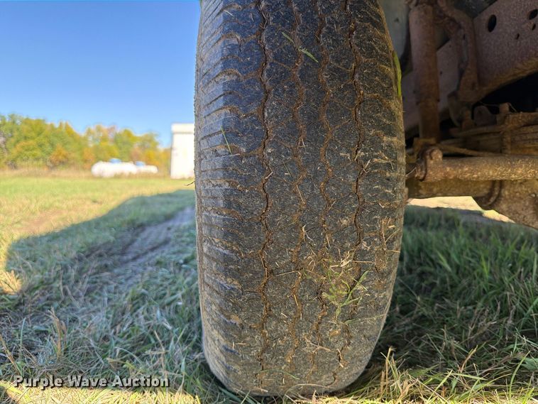 image for item FT7535 1993 Dodge W150 pickup truck