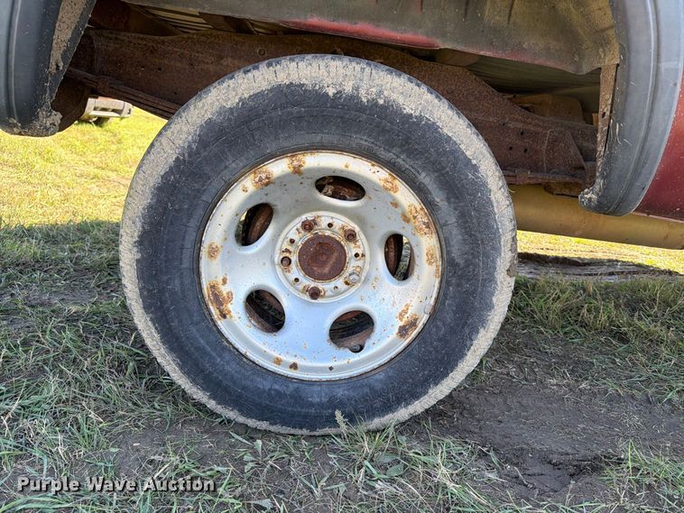 image for item FT7535 1993 Dodge W150 pickup truck