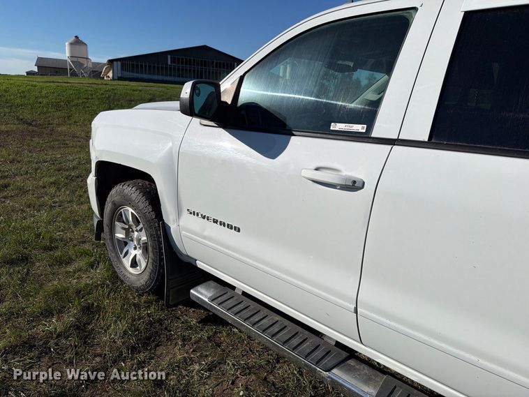 image for item FT7537 2017 Chevrolet Silverado 1500 Crew Cab pickup truck