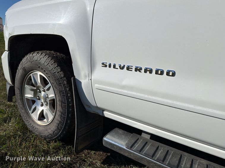 image for item FT7537 2017 Chevrolet Silverado 1500 Crew Cab pickup truck