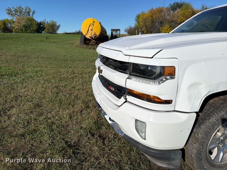 image for item FT7537 2017 Chevrolet Silverado 1500 Crew Cab pickup truck