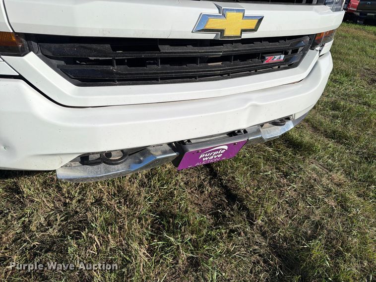 image for item FT7537 2017 Chevrolet Silverado 1500 Crew Cab pickup truck