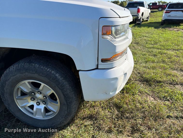 image for item FT7537 2017 Chevrolet Silverado 1500 Crew Cab pickup truck