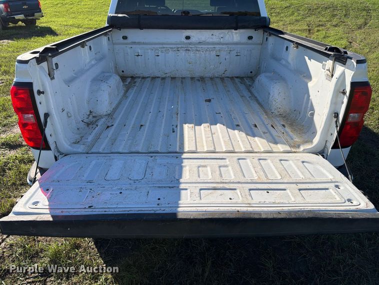 image for item FT7537 2017 Chevrolet Silverado 1500 Crew Cab pickup truck