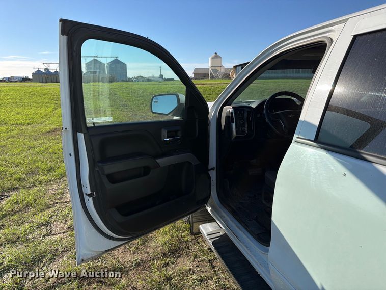 image for item FT7537 2017 Chevrolet Silverado 1500 Crew Cab pickup truck