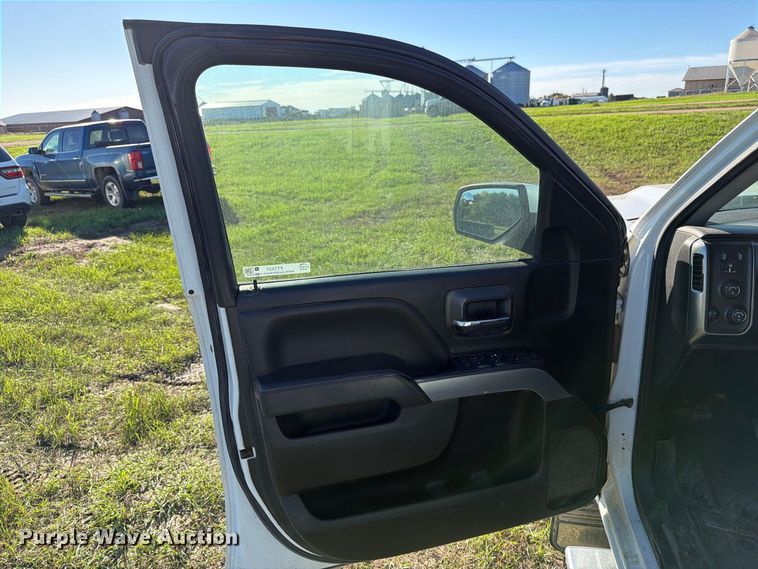 image for item FT7537 2017 Chevrolet Silverado 1500 Crew Cab pickup truck