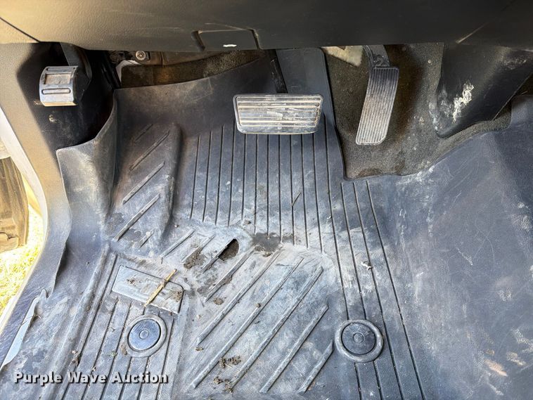 image for item FT7537 2017 Chevrolet Silverado 1500 Crew Cab pickup truck