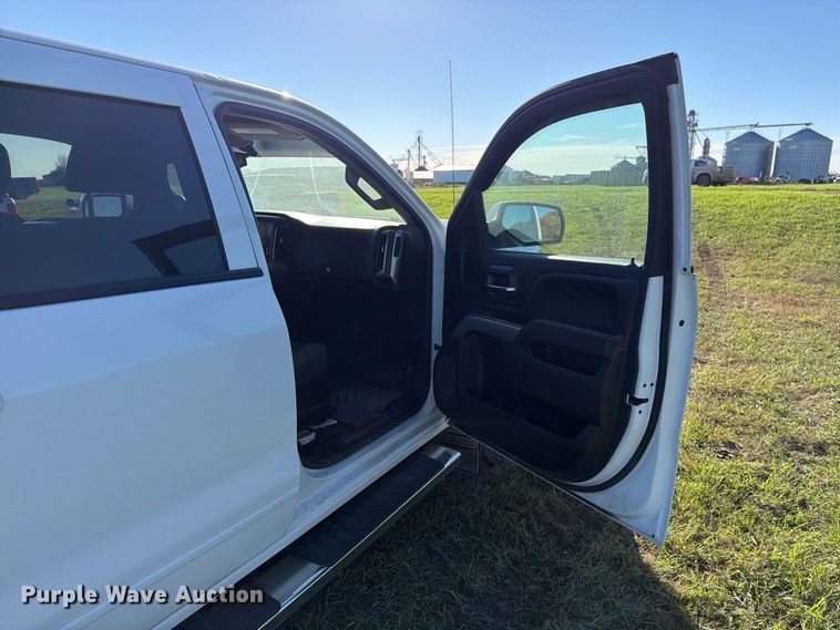 image for item FT7537 2017 Chevrolet Silverado 1500 Crew Cab pickup truck